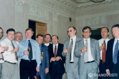 "Вот тут у меня сидят Игорь Малашенко и Олег Дорбродеев"