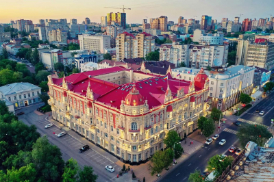 Шищенко перераспределял деньги между отделами и решалами