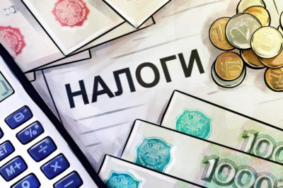 Денис Кириенко, бывший зам начальника ОБЭП, судимый, но продолжающий помогать брату Евгению