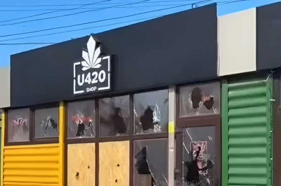 В Украине разгромили точки сети U420 на фоне скандала с продажей психотропных веществ под видом &laquo;сувениров&raquo;