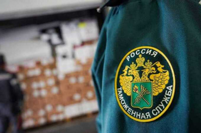 В Санкт-Петербурге женщина на таможне не захотела декларировать алкоголь и разбила бутылки виски