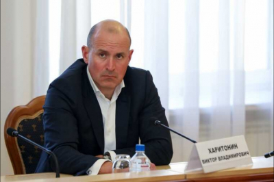 Виктор Харитонин прячет концы в воду?