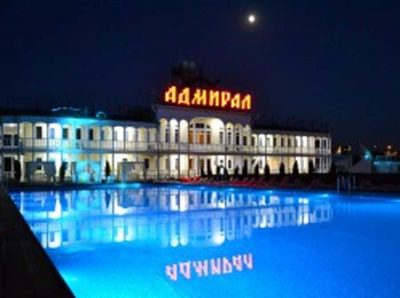 Интерес к элитных яхт-клубам стоил оперу свободы