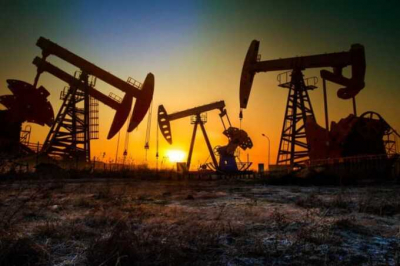 Доходы от нефти в России в июле уменьшились на треть из-за снижения цен и укрепления рубля