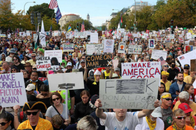 В США проходят массовые демонстрации против Трампа