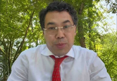 Беглец Азамат Капенов публично пообещал сжечь свои иностранные паспорта, но не сделал этого