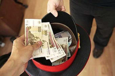 Сотрудники ДПС запросили у нарушительницы сто семьдесят тысяч рублей, сладости и вино