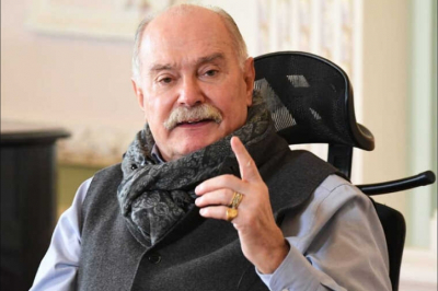 Никита Михалков получает миллионы бюджетных рублей за пропагандистские YouTube-шоу «БесогонТВ» и «Беседы о важном»