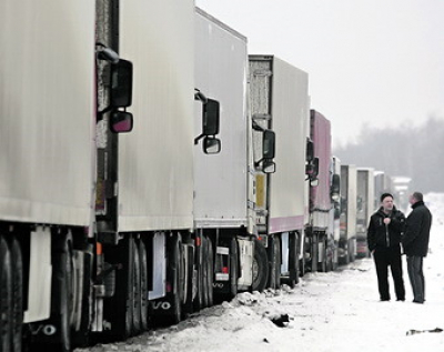 Скандал на границе: на стоянке-складе работает родня таможенников