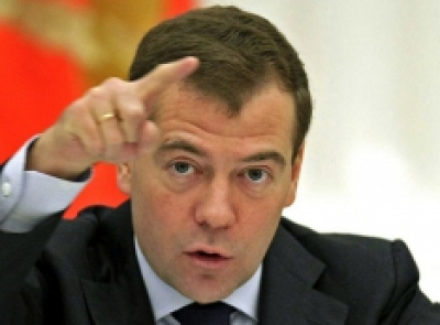 Виктор Шептий, его жена Света и их друзья в приятном деле&hellip; Известный единоросс встречает Дмитрия Медведева скандалом с групповой коррупцией. ПОДРОБНОСТИ